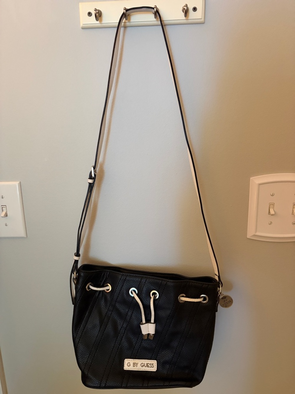 G by Guess Black & white contrast Crossbody Bag